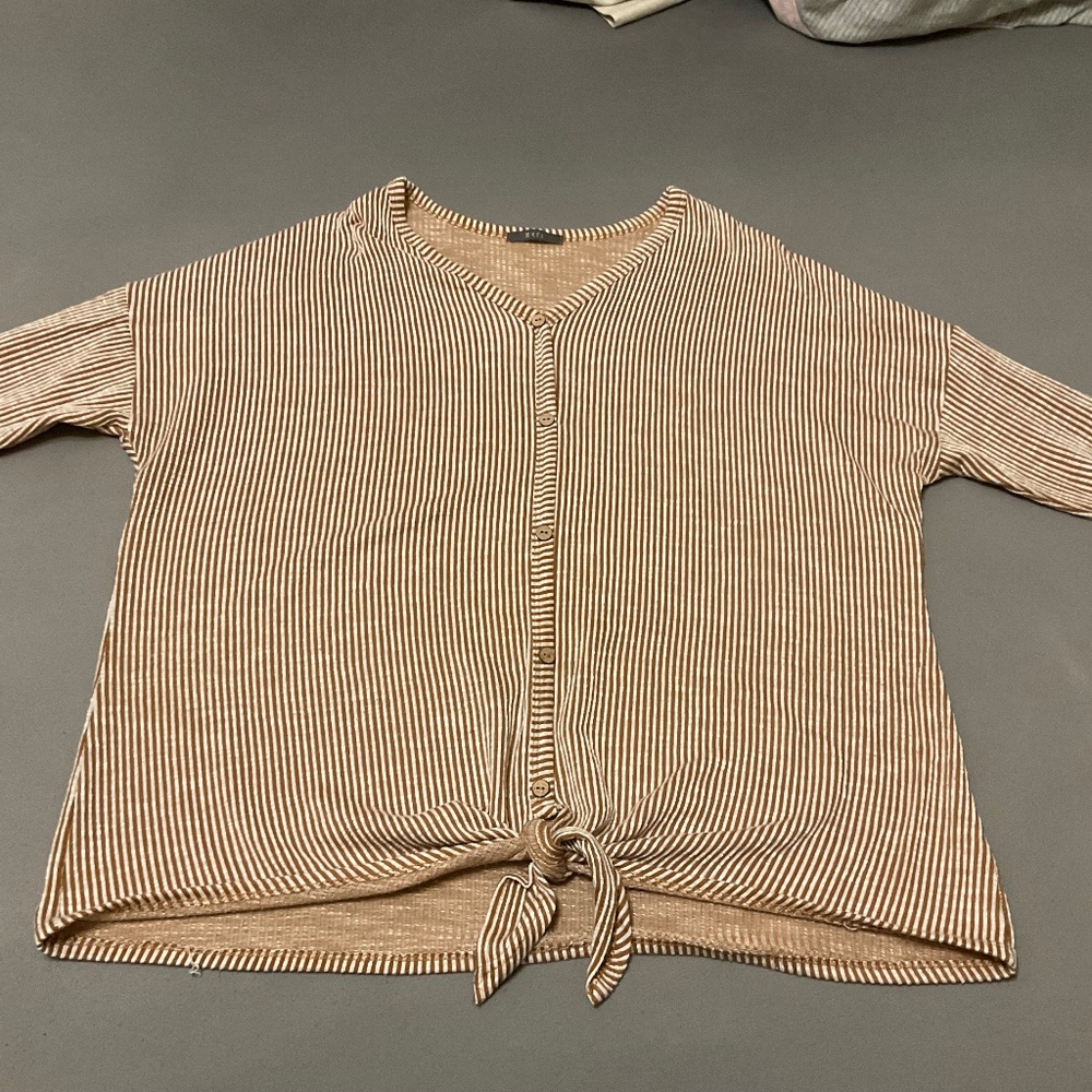 Gyft: Women’s sz 18 Tied Top